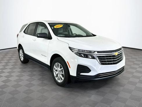 Used 2024 Chevrolet Equinox LS w/ LS Convenience Package AWD/4WD image 3