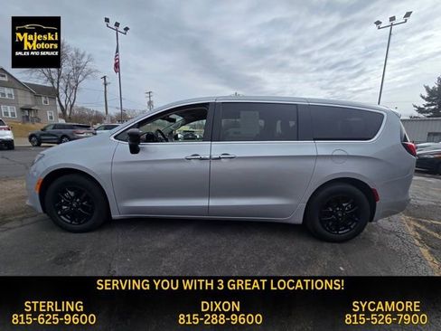 Used 2024 Chrysler Voyager LX image 4