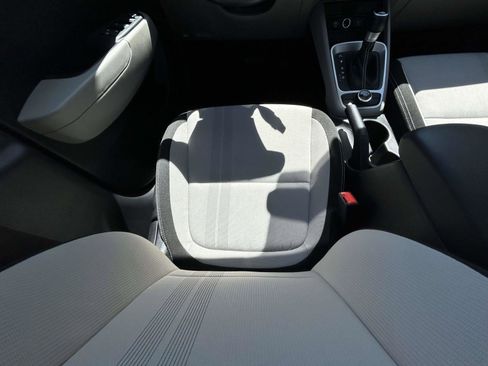 Used 2025 Hyundai Venue SEL FWD image 14