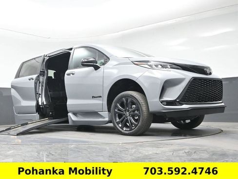Used 2026 Toyota Sienna XSE FWD image 8