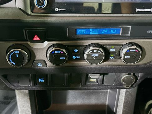 Used 2021 Toyota Tacoma SR AWD/4WD image 22
