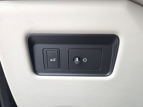 Used 2021 Jaguar F-PACE S image 26