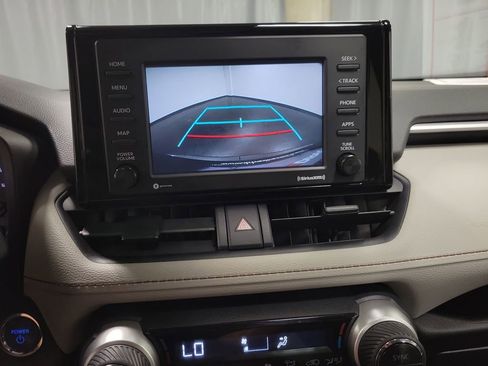 Used 2021 Toyota RAV4 XLE w/ Convenience Package AWD/4WD image 17