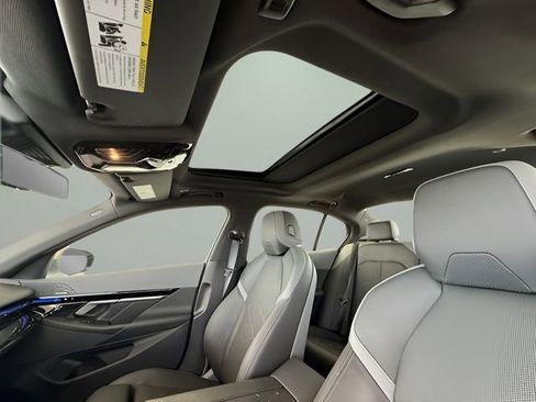 Used 2025 BMW 530i w/ Premium Package image 24