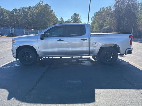 Used 2022 Chevrolet Silverado 1500 Custom image 2