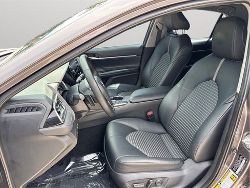 Used 2023 Toyota Camry SE FWD image 2