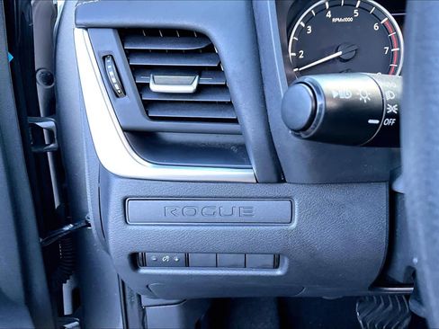 Certified 2022 Nissan Rogue S image 31