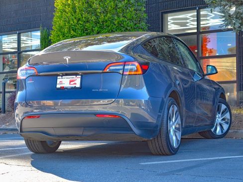 Used 2021 Tesla Model Y Long Range image 16