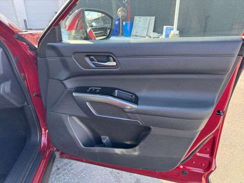 Used 2023 Nissan Pathfinder SL image 19