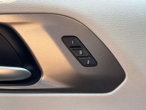 Used 2024 Chrysler Pacifica Touring-L FWD image 20