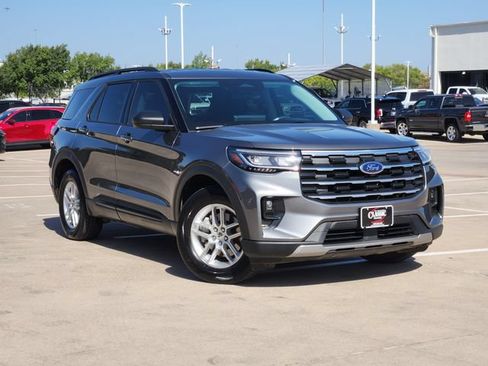 Used 2026 Ford Explorer Active w/ Active Comfort Package RWD image 2