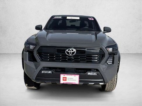 Certified 2025 Toyota Tacoma TRD Off-Road image 2