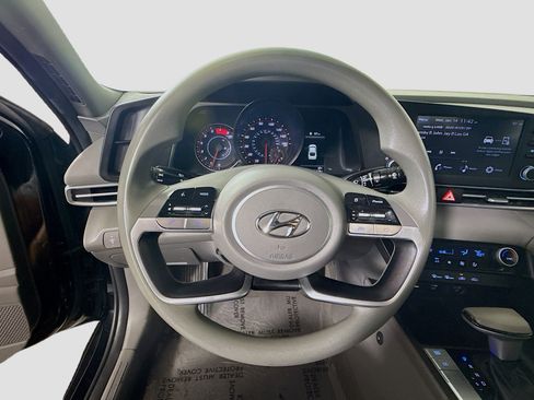 Used 2023 Hyundai Elantra SEL image 13