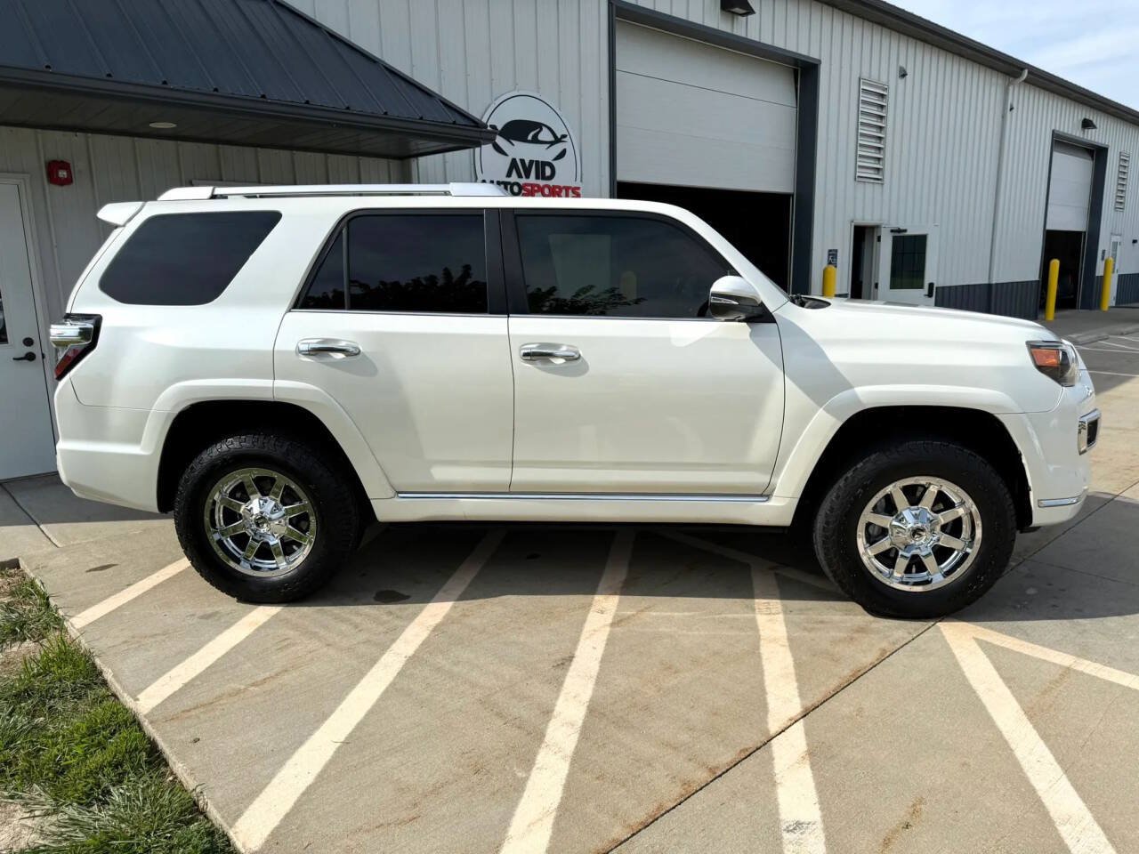 Used 2017 Toyota 4Runner Limited AWD/4WD image 9