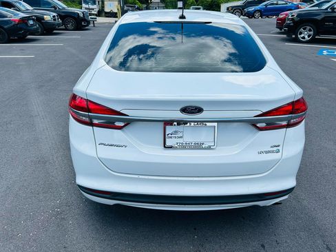 Used 2018 Ford Fusion SE FWD image 4
