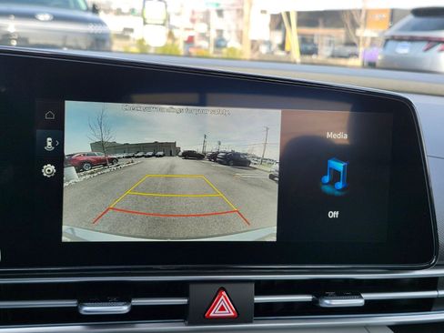 New 2026 Hyundai Elantra Limited FWD image 22