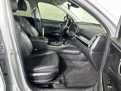 Used 2024 Kia Sorento S w/ Panoramic Sunroof Package image 28