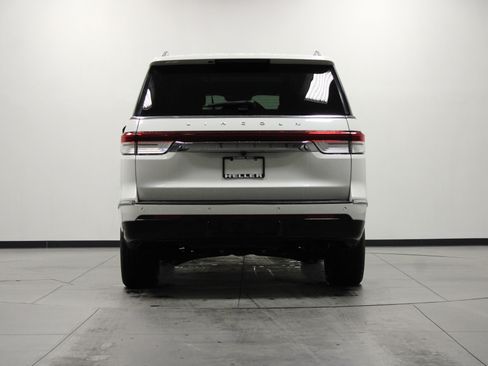Used 2023 Lincoln Navigator Reserve AWD/4WD image 5