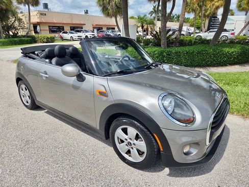 Used 2019 MINI Cooper Convertible w/ Signature Upholstery Package FWD image 10