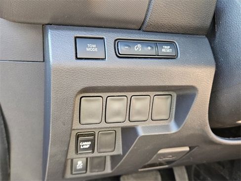 Used 2022 Nissan Frontier SV image 27