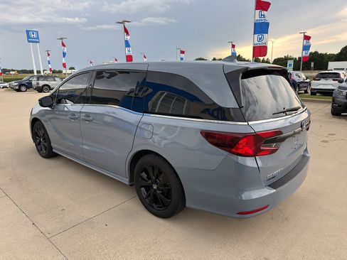 Used 2024 Honda Odyssey Sport image 6
