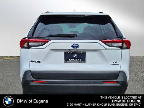 Used 2024 Toyota RAV4 LE AWD/4WD image 4