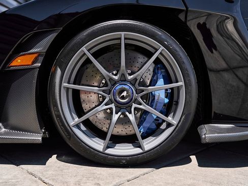 Used 2019 McLaren Senna RWD image 3