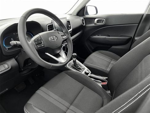 Used 2025 Hyundai Venue SEL image 14
