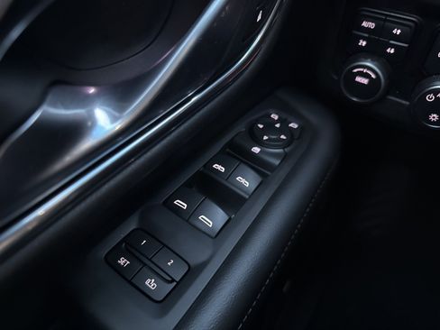 Used 2022 Chevrolet Suburban Z71 image 37