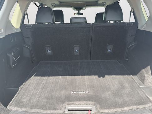 Certified 2022 Nissan Rogue SV w/ SV Premium Package AWD/4WD image 19