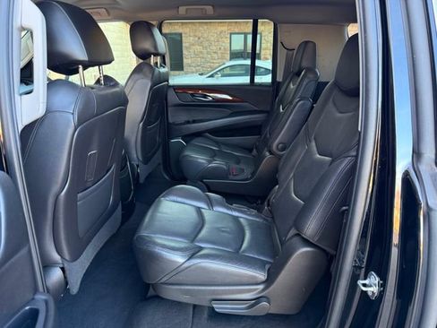 Used 2018 Cadillac Escalade ESV 4WD image 7