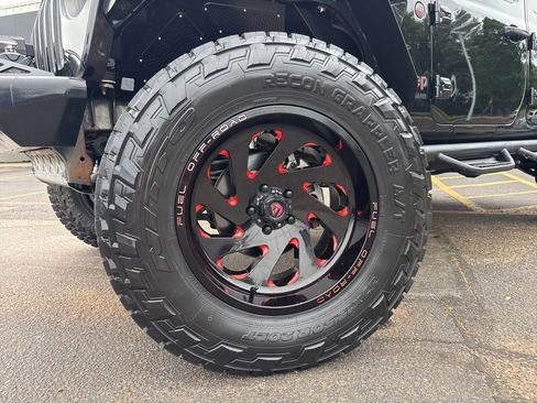 Used 2019 Jeep Wrangler Unlimited Rubicon AWD/4WD image 2