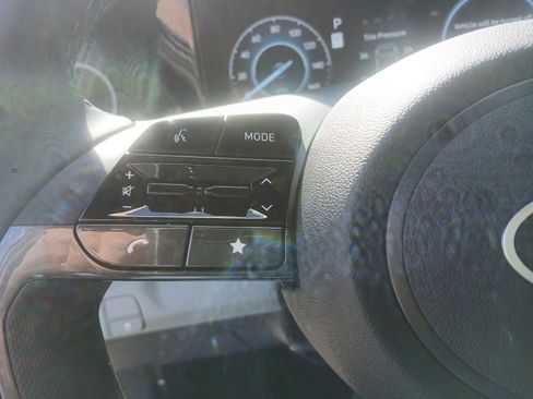 New 2025 Hyundai Elantra Limited image 18