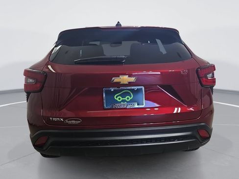 Used 2024 Chevrolet Trax LS w/ LS Convenience Package FWD image 5