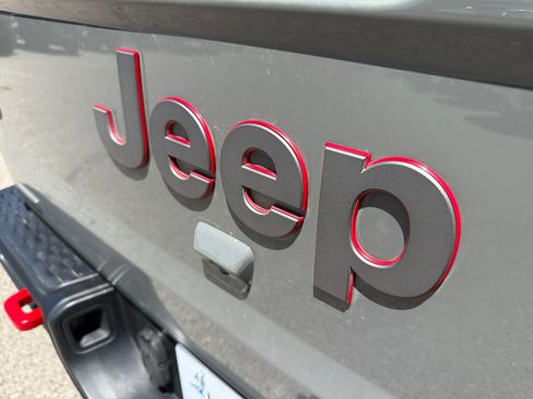 Used 2021 Jeep Gladiator Rubicon AWD/4WD image 29