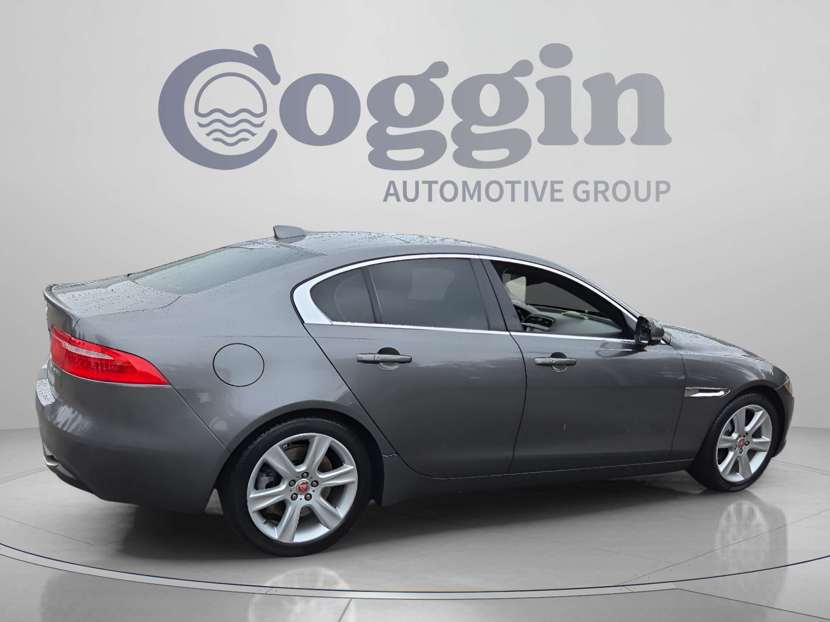 Used 2017 Jaguar XE Prestige RWD image 5
