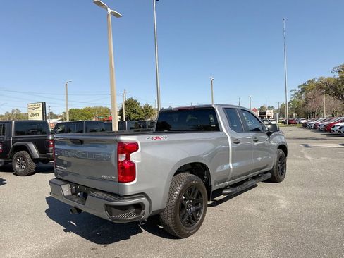 Used 2023 Chevrolet Silverado 1500 Custom image 3