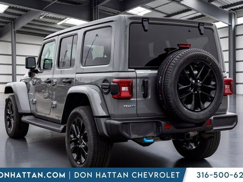 Used 2023 Jeep Wrangler Unlimited Sahara w/ Cold Weather Group AWD/4WD image 21