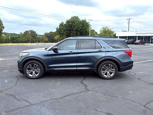 Used 2023 Ford Explorer XLT w/ Equipment Group 202A RWD image 5