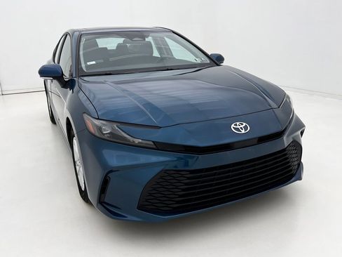 Used 2025 Toyota Camry LE FWD image 3