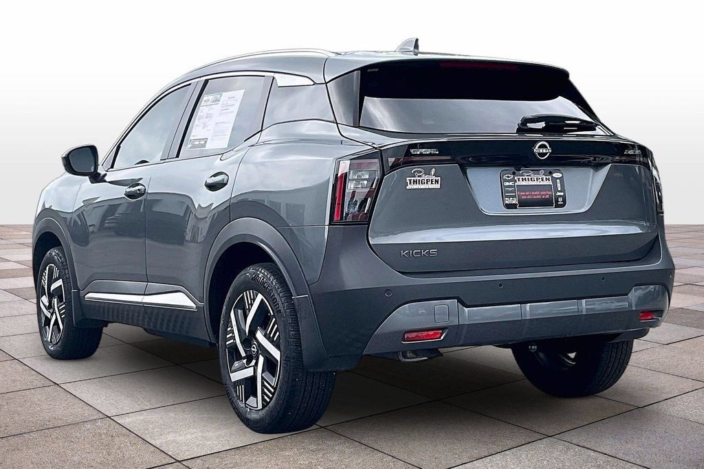 Used 2025 Nissan Kicks SV w/ SV Premium Package FWD image 2