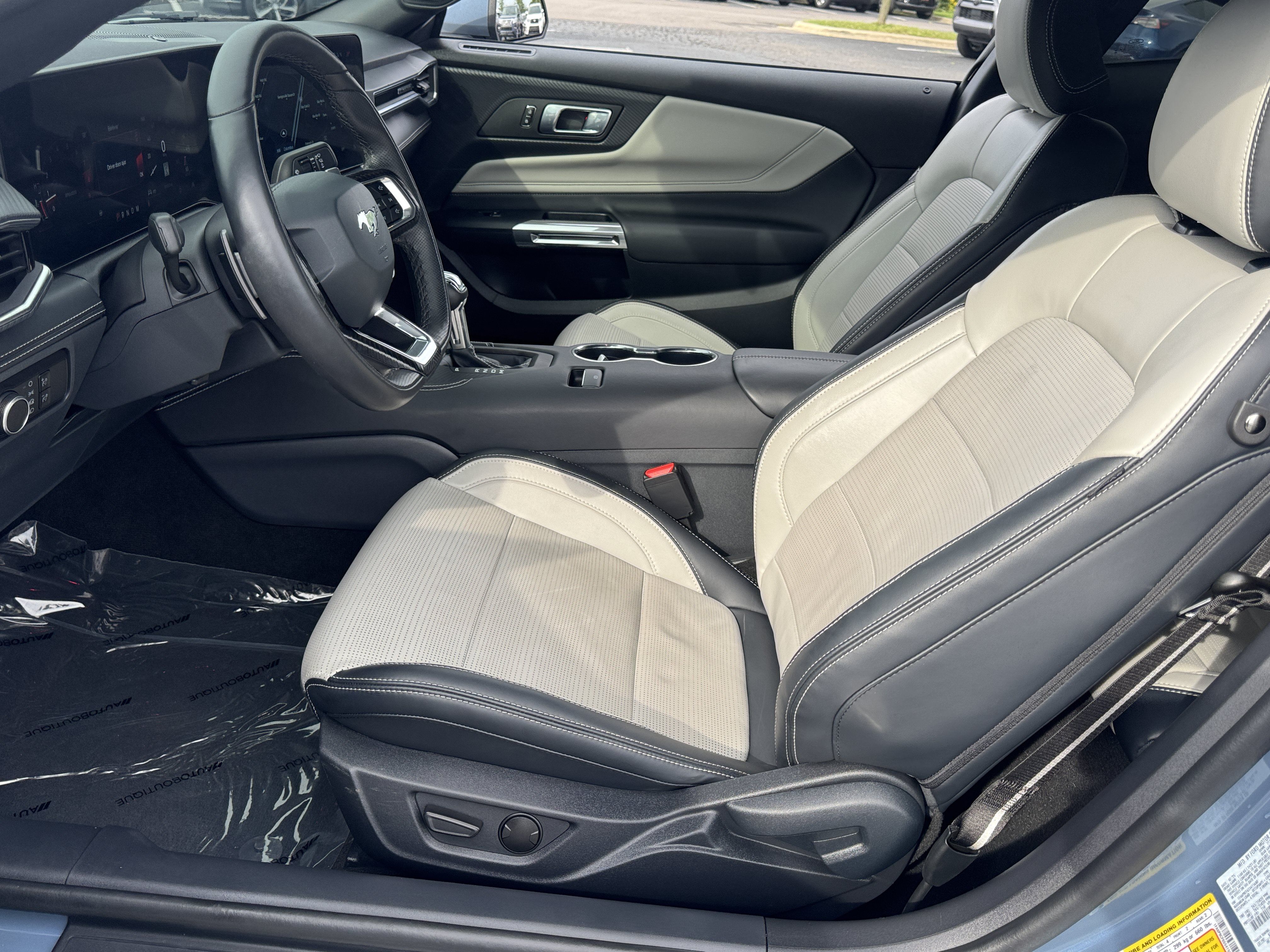Used 2025 Ford Mustang GT Premium RWD image 31
