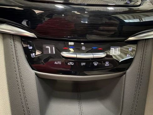 Certified 2025 Cadillac XT6 Premium Luxury w/ Technology Package AWD/4WD image 19