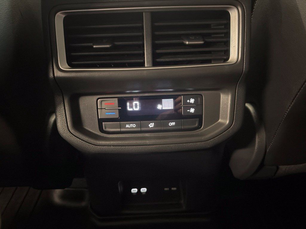 Used 2024 Volkswagen Atlas SE AWD/4WD image 94