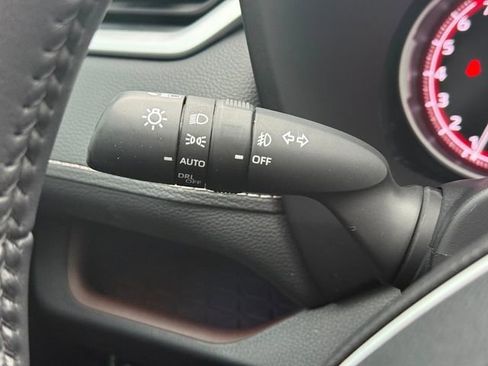 Used 2022 Toyota RAV4 Limited image 19