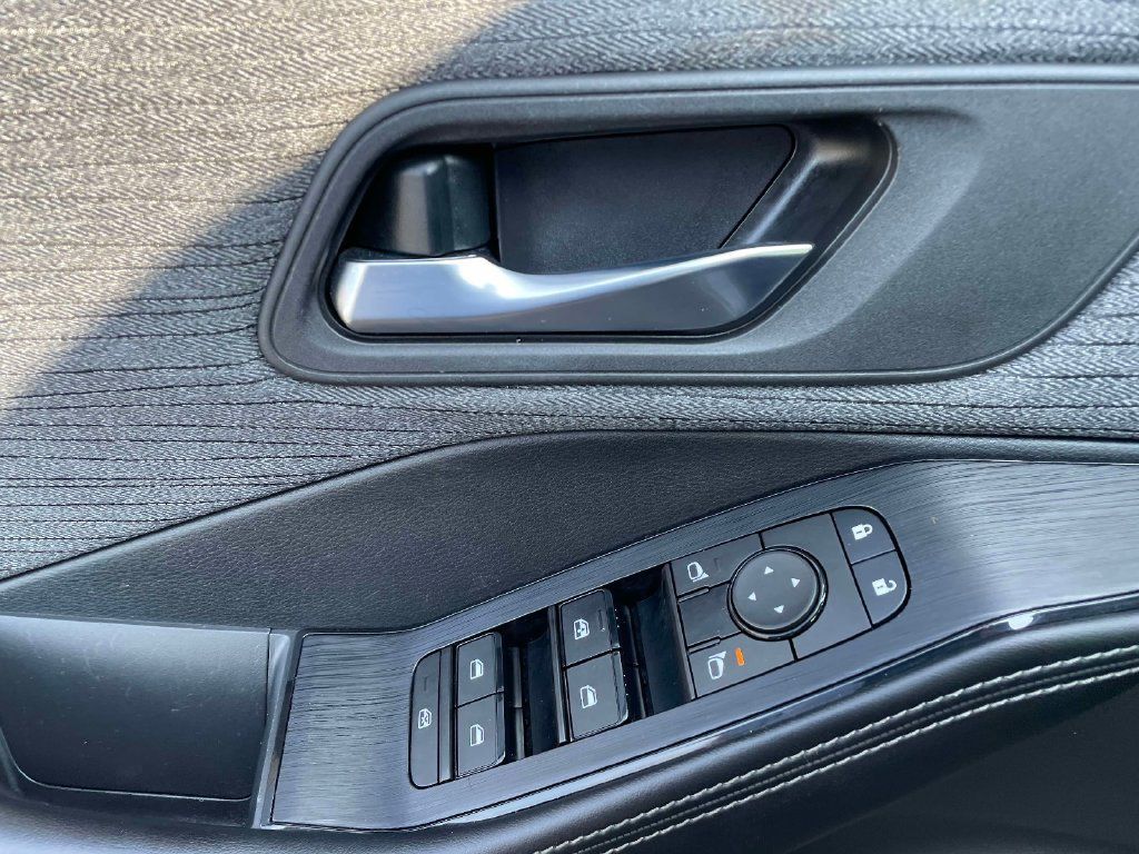 Used 2023 Nissan Rogue SV FWD image 19