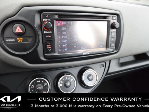 Used 2016 Toyota Yaris L image 23