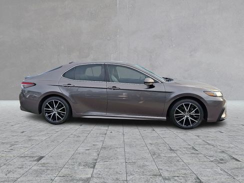 Used 2023 Toyota Camry SE w/ Cold Weather Package FWD image 4