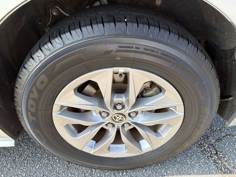 Used 2021 Toyota Sienna LE image 17