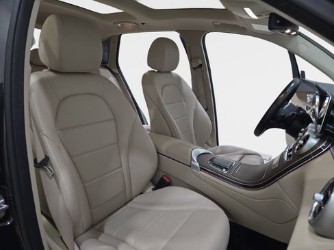 Used 2022 Mercedes-Benz GLC 300 4MATIC image 12